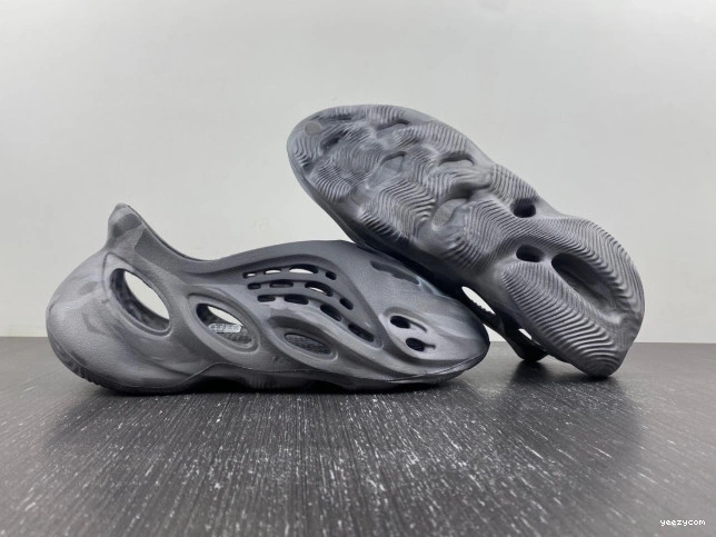 IE4931 Granite Yeezy Adidas RNR Foam MX 0827